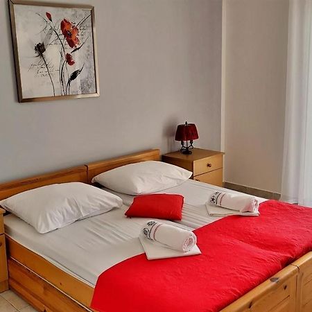 Apartments Mandalinic Омиш Экстерьер фото