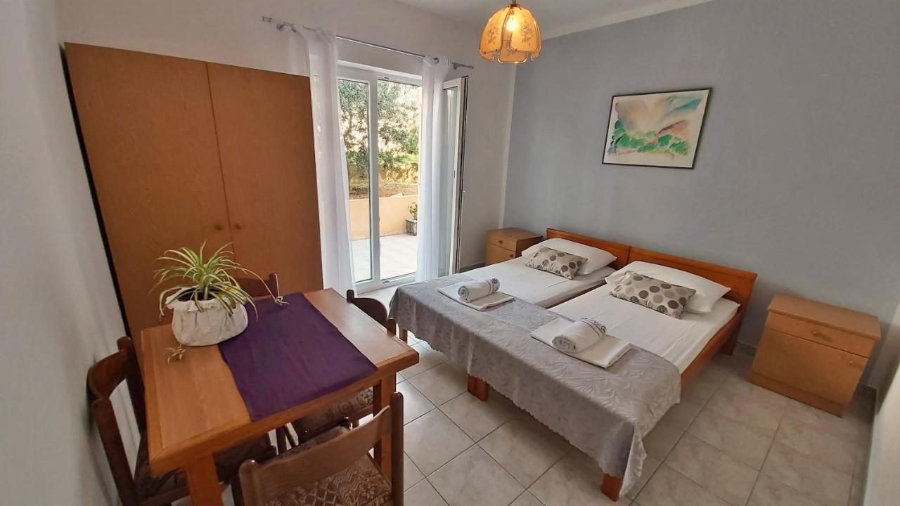 Apartments Mandalinic Омиш Экстерьер фото