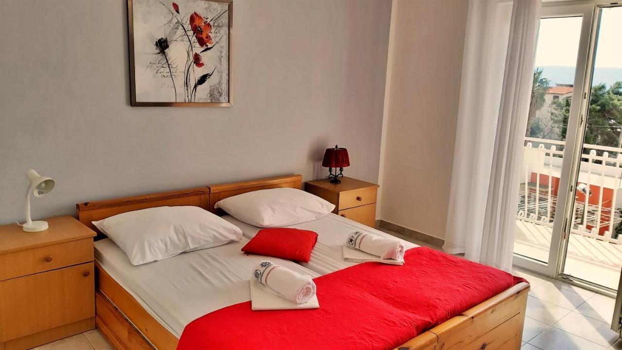 Apartments Mandalinic Омиш Экстерьер фото