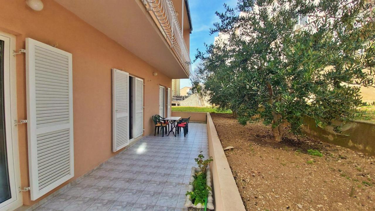 Apartments Mandalinic Омиш Экстерьер фото