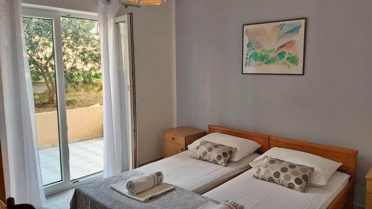 Apartments Mandalinic Омиш Экстерьер фото