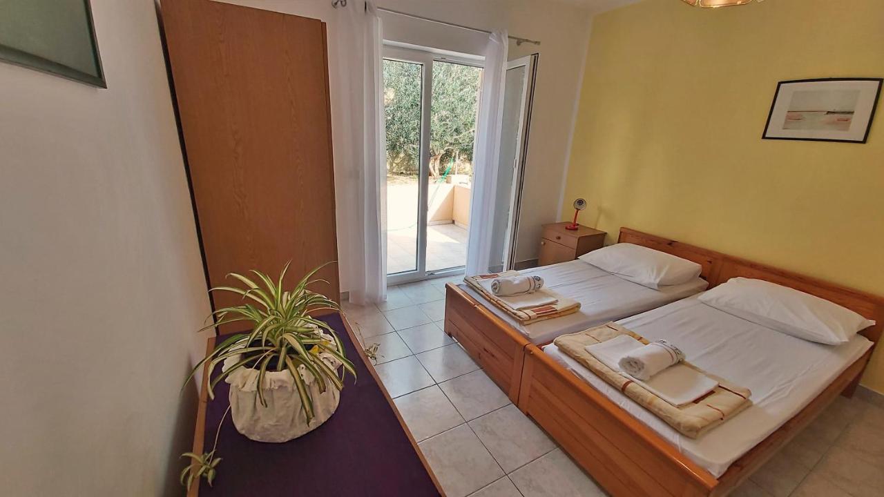 Apartments Mandalinic Омиш Экстерьер фото