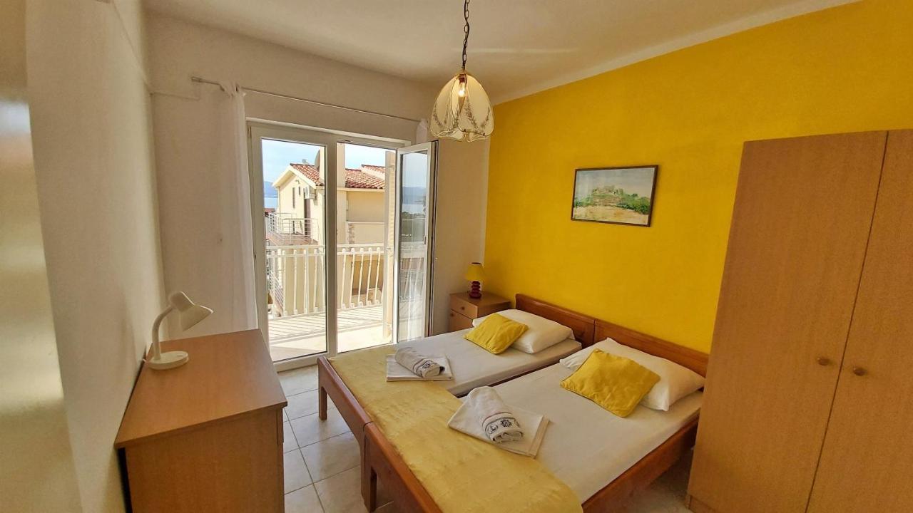 Apartments Mandalinic Омиш Экстерьер фото