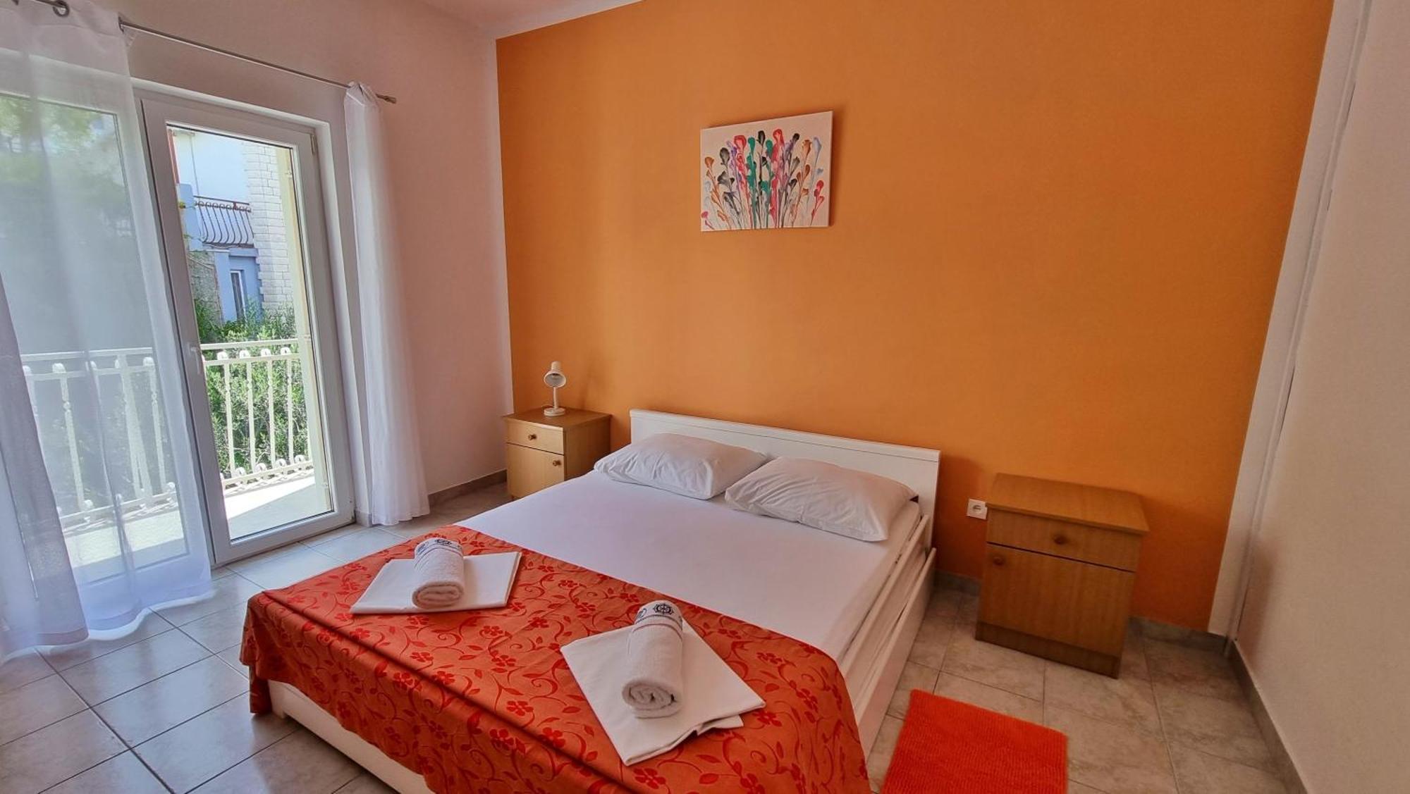 Apartments Mandalinic Омиш Экстерьер фото