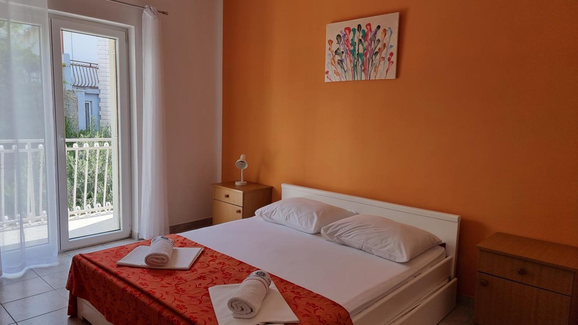 Apartments Mandalinic Омиш Экстерьер фото